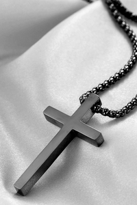 Collier Croix Noir y2k